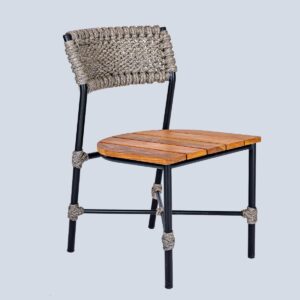 Cadeira Lia, estrutura de alumínio, assento em madeira e tecida com Corda Náutica