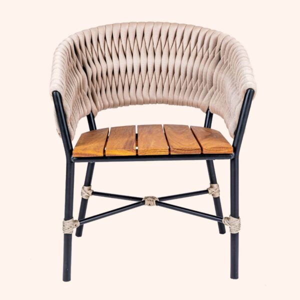 cadeira em trico e assento em madeira cumaru serena frontal