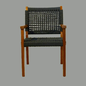 Cadeira Grécia com estrutura de madeira comarú revestida de corda náutica