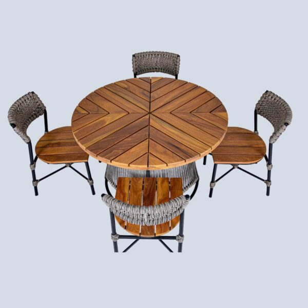 Conjunto de mesa Lia composto por uma mesa de jantar com tampo em madeira Cumarú e 4 cadeiras em corda náutica.