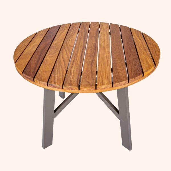 mesa com tampo de madeira cumaru sol frontal
