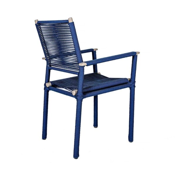 Cadeira Milano com braço, revestida de corda náutica cor azul, imagem de costas