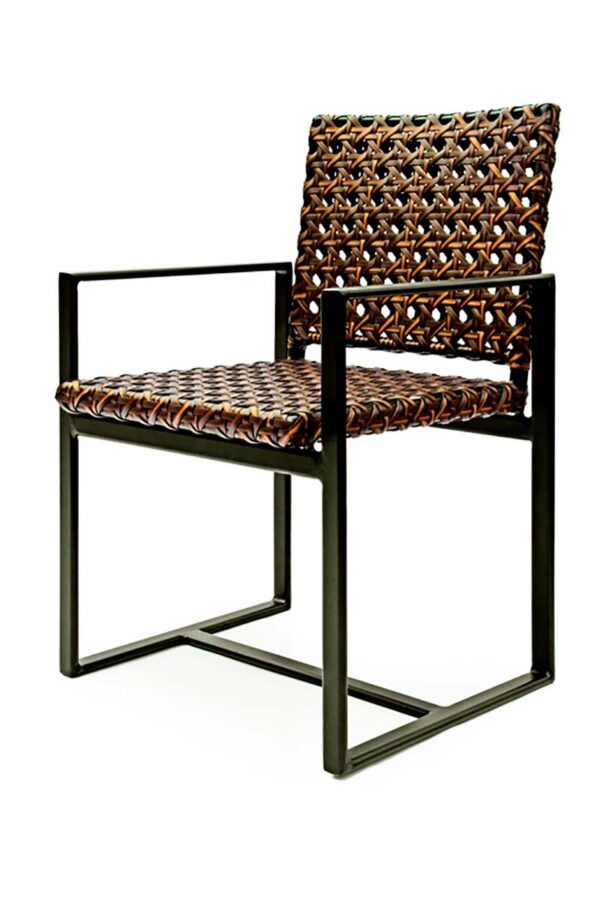 Cadeira Marrocos Diva com Braço, elaborada com Estrutura em Alumínio e Fibra Sintética com tratamento próprio para ambientes externos. Várias cores disponíveis.