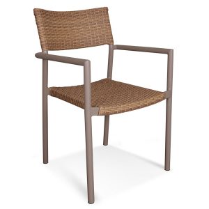Cadeira Maya elaborada com Fibra Sintética e Estrutura de Alumínio, própria para varandas e áreas externas.