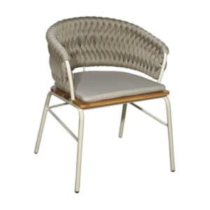 Cadeira Kia elaborada com tricô náutico e estrutura de alumínio.