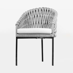 Imagem de Cadeira elaborada com tricô náutico e estrutura de alumínio.