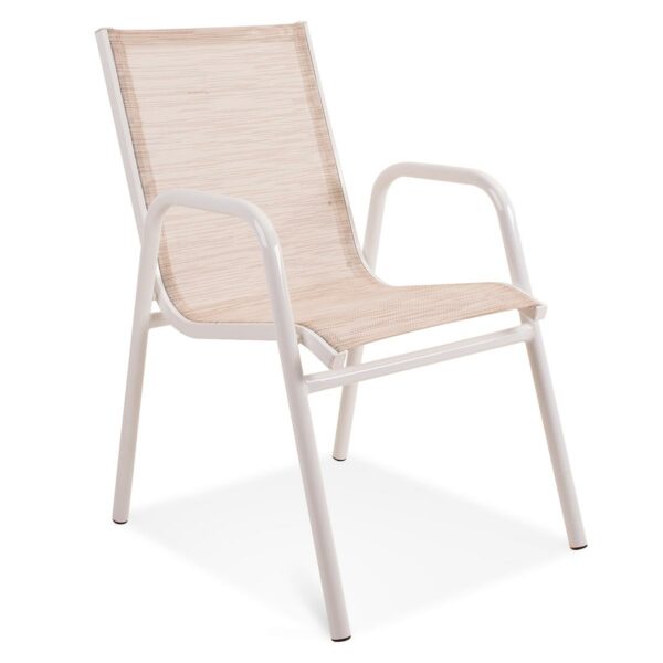 Cadeira Porto, estrutura de alumínio e com braços e acabamento em Tela Sling. Foto Diagonal