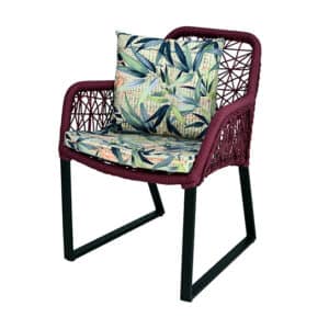 Cadeira Sorrento, estrutura de alumínio e revestida com corda náutica. Acompanha acolchoados. Foto Diagonal.