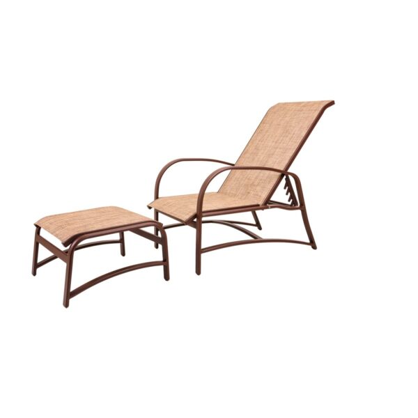 Poltrona Chaise Cannes com Puff, com braços e acabamento em Tela Sling, com puff