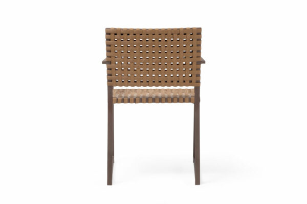 Cadeira Azaléa com braço, elaborada com Fibra Sintética e Estrutura de Alumínio