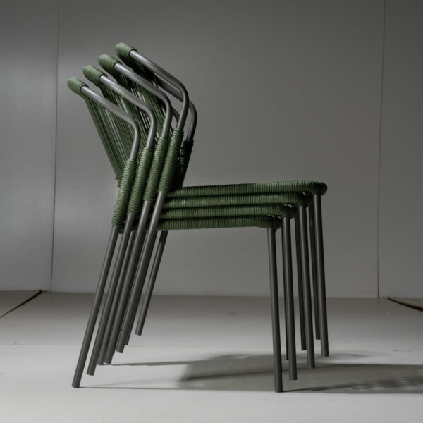Cadeira Brava sem braço, elaborada com Corda Náutica e Estrutura de Alumínio